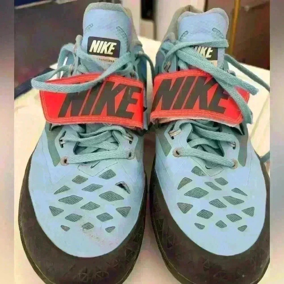 Athletic_Shoes